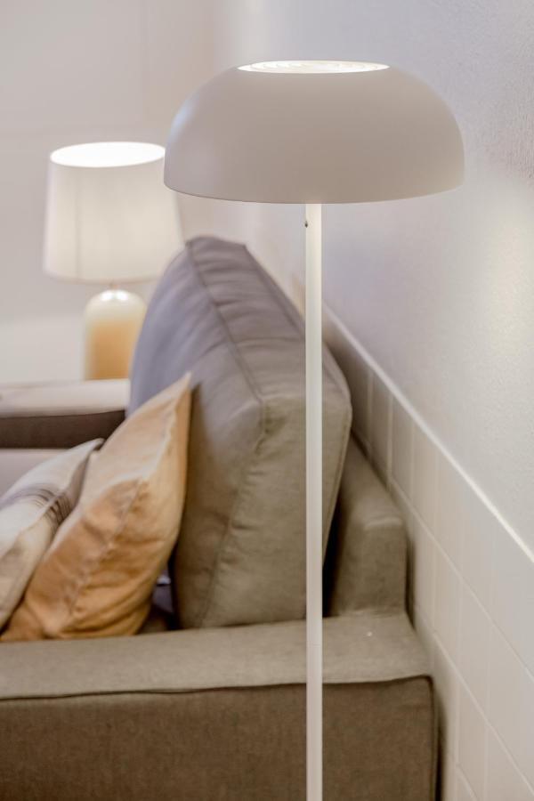 Typical Alfama Apartment, By Timecooler Lisbona Esterno foto